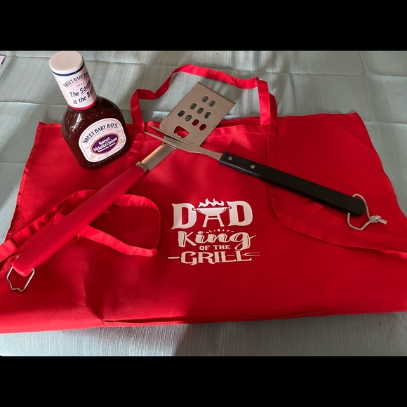 Other - Dad king of the grill apron